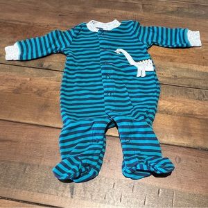 🦕Carter’s Striped footie pajamas🦕
